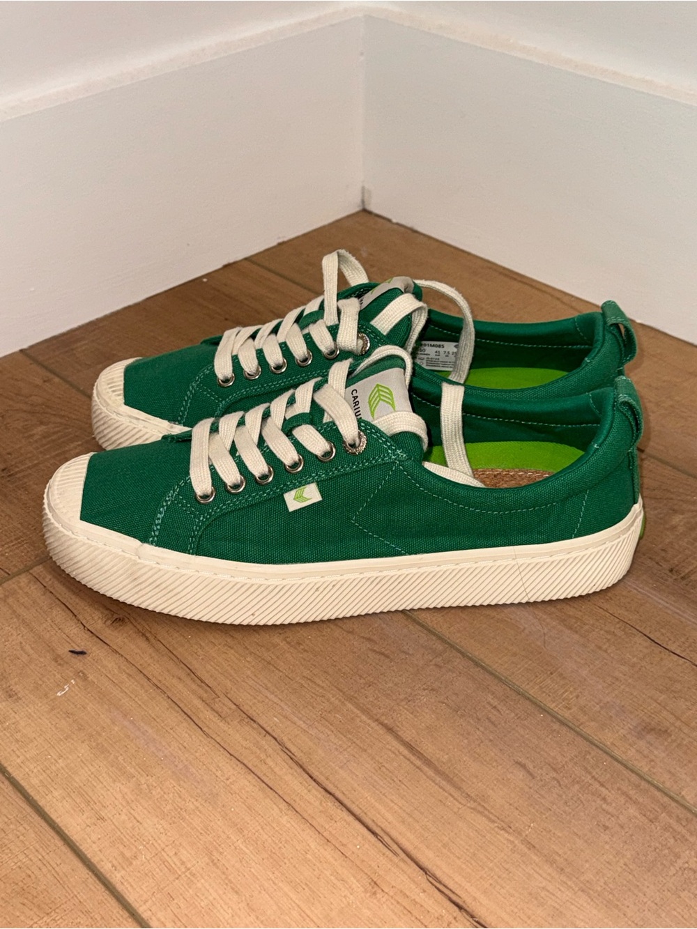 CARIUMA Green Canvas Low Top Sneakers Women’s 10